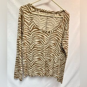 NWOT banana republic long sleeve rounded neck animal print tee. Size large